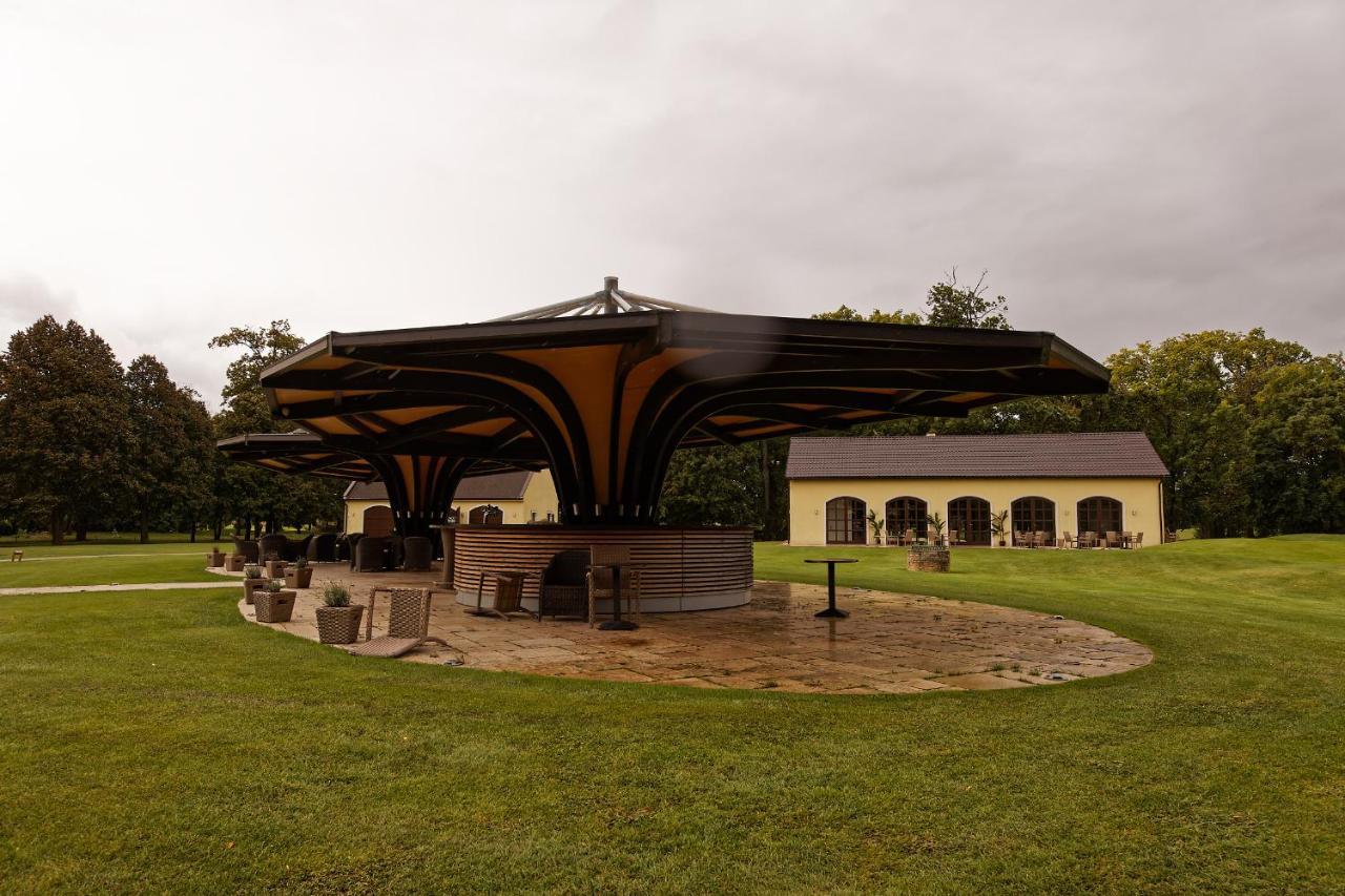 Klaudia'S Hotel & Restaurant At Golf Resort, Bac Samorin Exterior photo