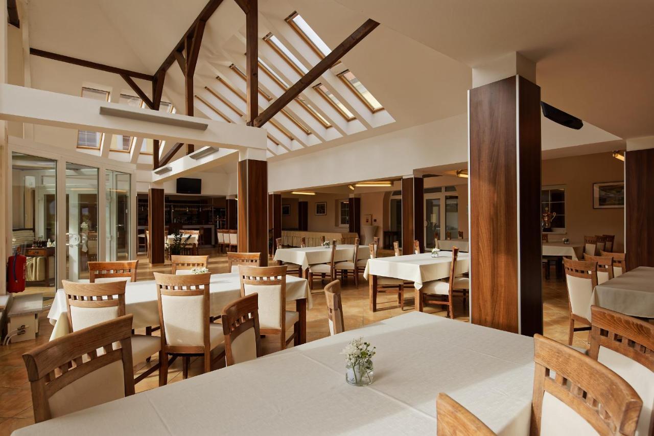 Klaudia'S Hotel & Restaurant At Golf Resort, Bac Samorin Exterior photo