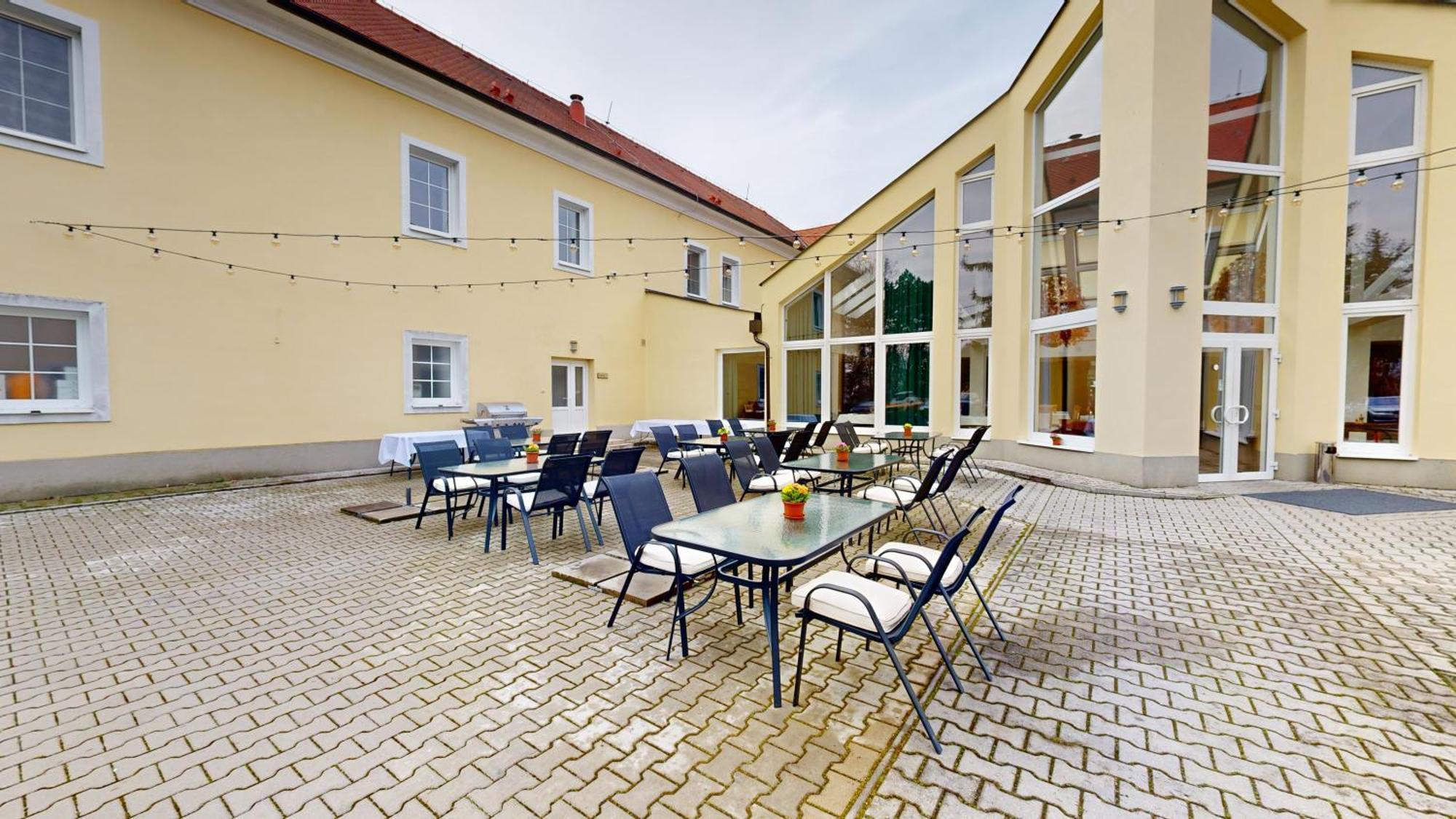 Klaudia'S Hotel & Restaurant At Golf Resort, Bac Samorin Exterior photo