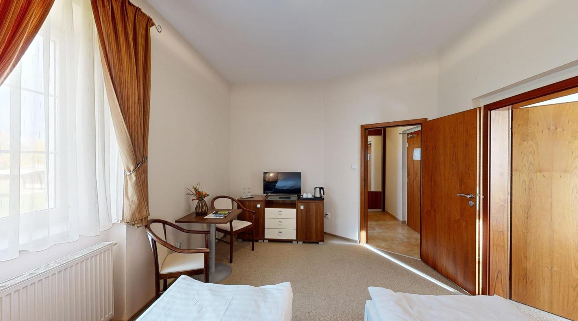 Klaudia'S Hotel & Restaurant At Golf Resort, Bac Samorin Exterior photo