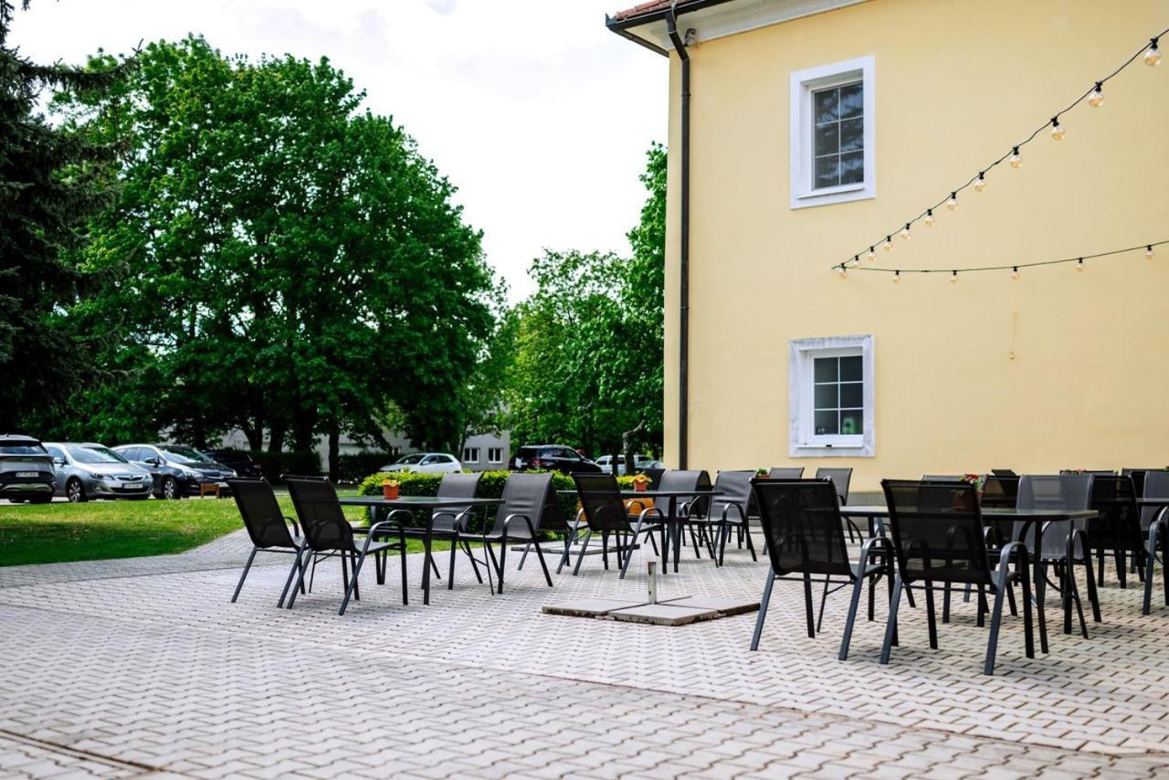 Klaudia'S Hotel & Restaurant At Golf Resort, Bac Samorin Exterior photo